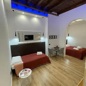 Appartamento Elian In The Center Of