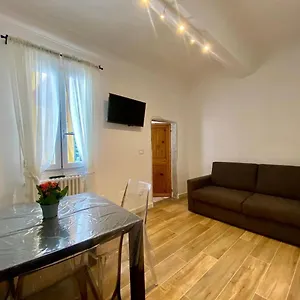 https://flat-in-centro-storico-la-casa-di-luna-florence.it-tuscanyhotel.com
