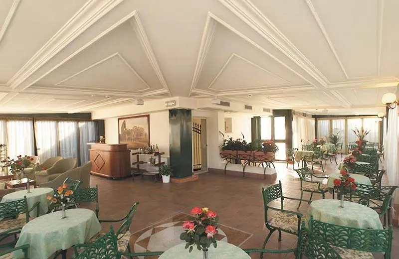 Hotel Palladium Palace Roma 4*,