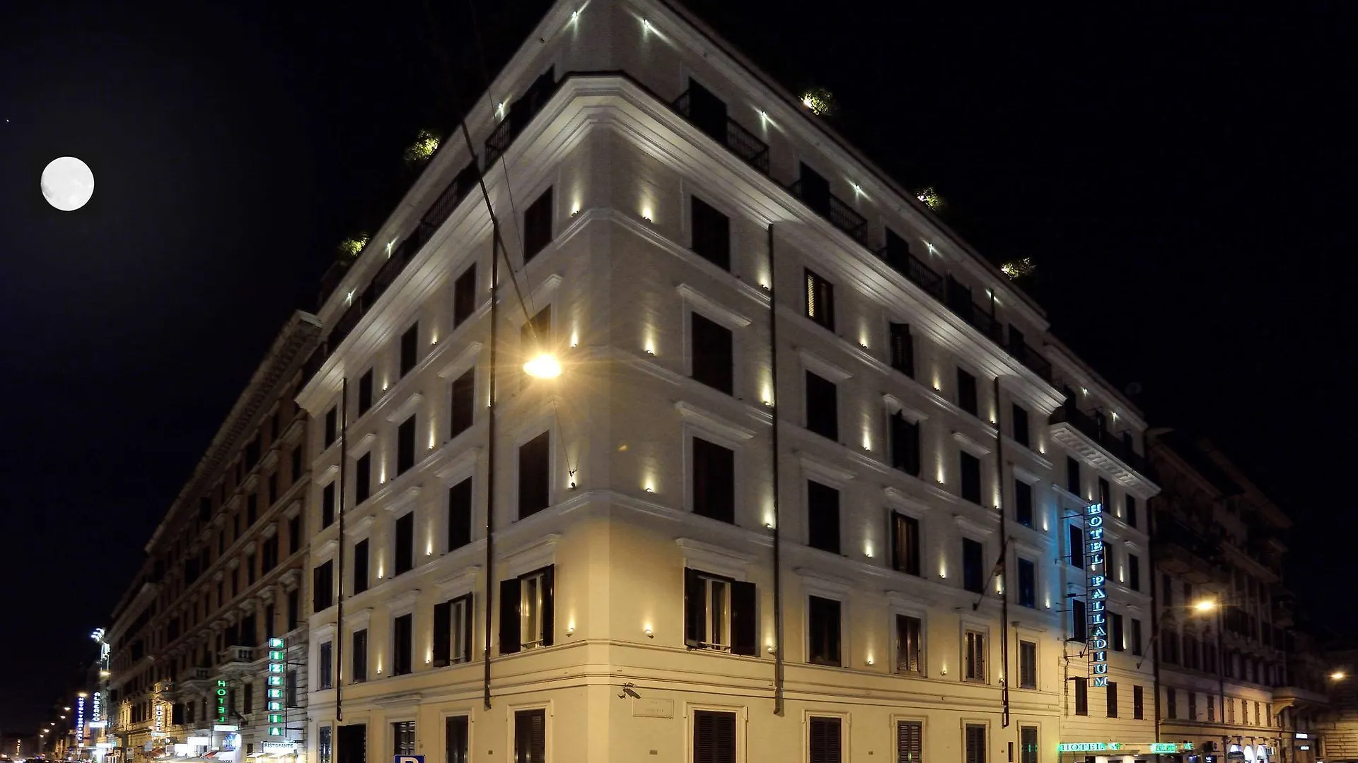 Hotel Palladium Palace Roma 4*,